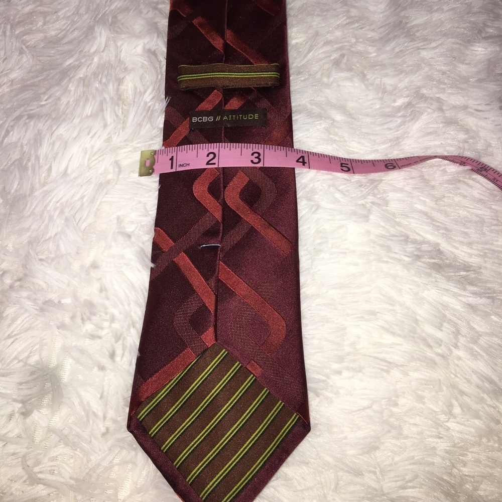 Maroon men’s Bcbg attitude tie